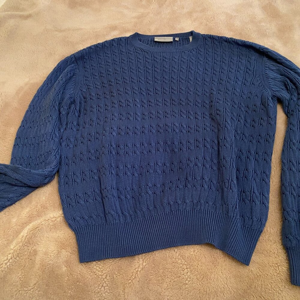 Men's long-sleeved cable-knit sweater